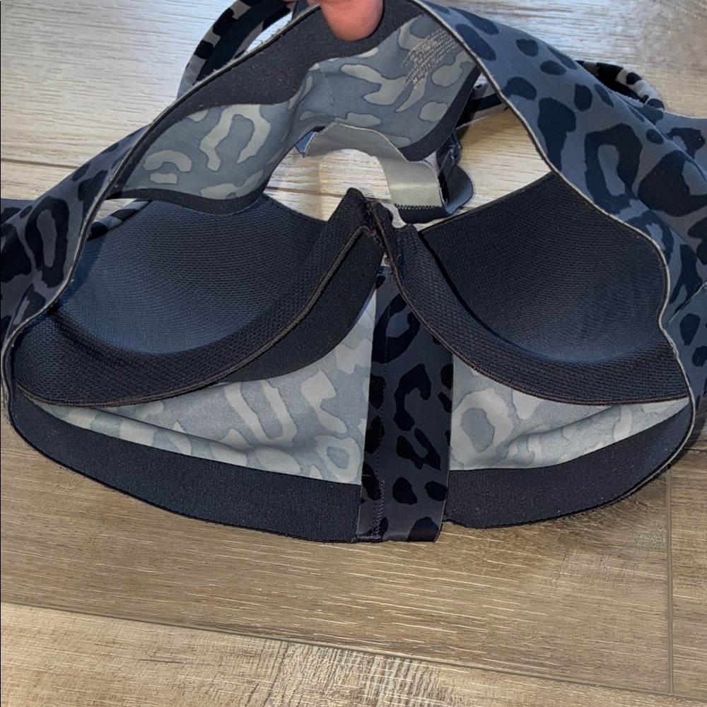 Victoria Secret Sport Black and Gray Leopard Sports Bra No Size Tag Best 32DD - Picture 8 of 10